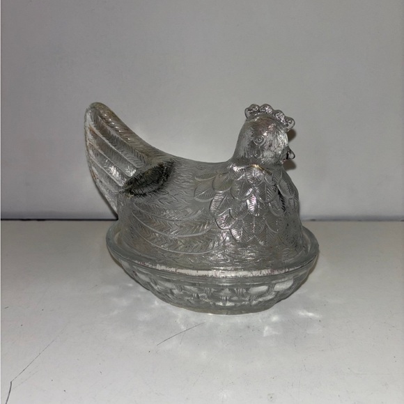clear glass hen on nest - Picture 2 of 11